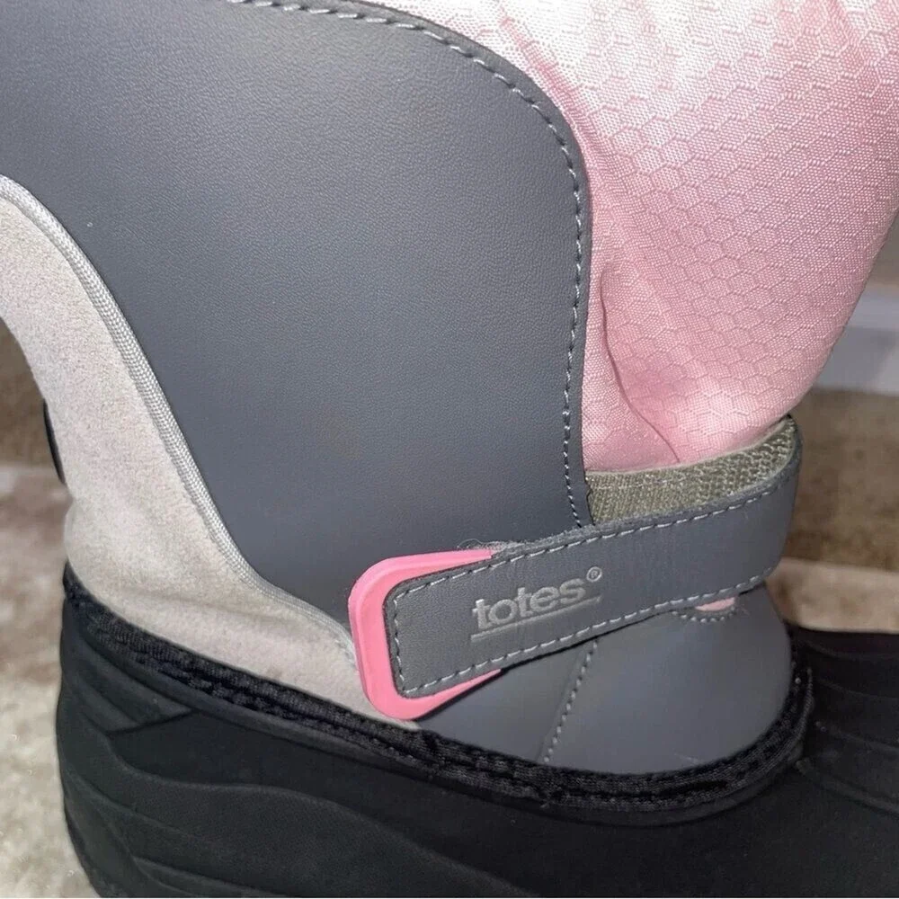 Totes brand pink & gray women's duck toe warm winter boots SZ 5 snow sledding
